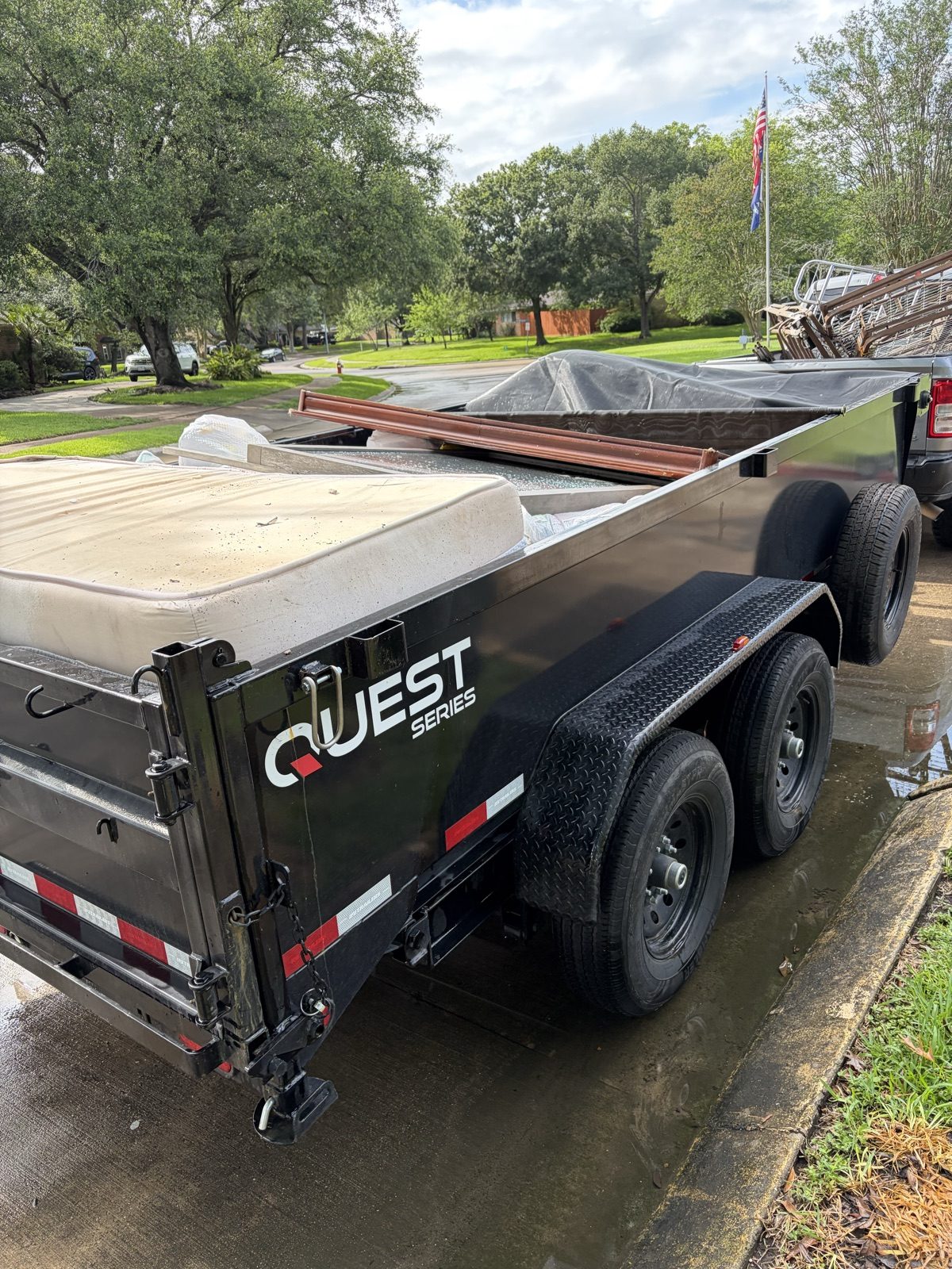 Clean H&L dump trailer ready for the next haul
